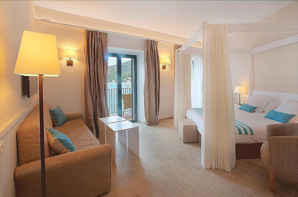 Hotel Playa Sol Cadaques Bagian luar foto